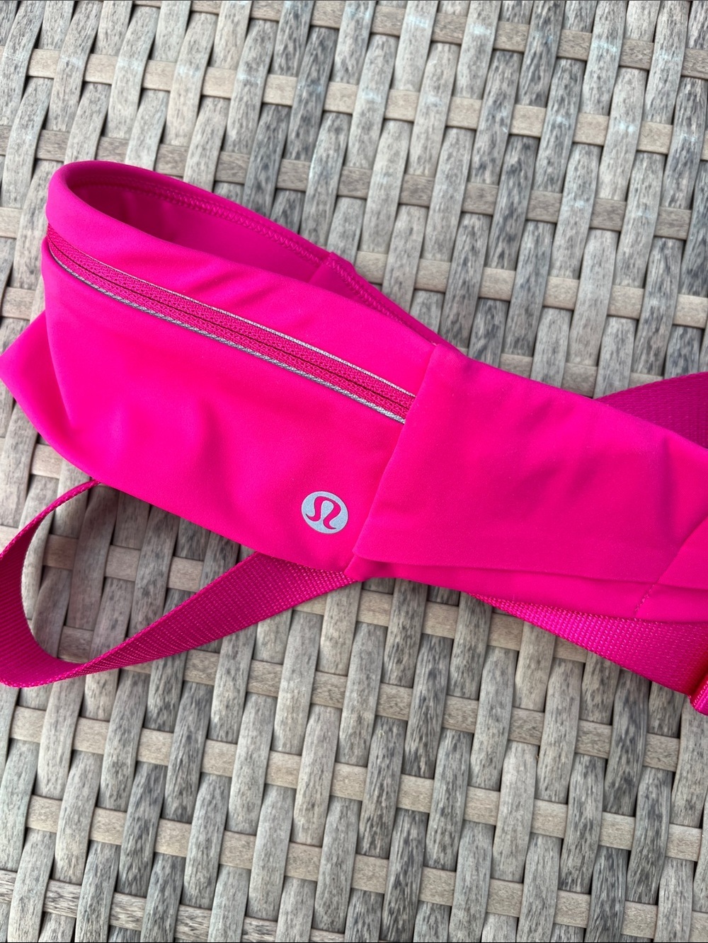 Lululemon Fast and Free Running Belt in Jeweled Magenta size L/XL - Picture 11 of 11